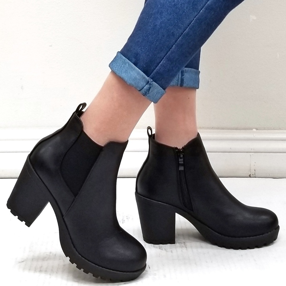 New Black Elastic Chelsea Lug Ankle Boots Booties - Picture 2 of 3